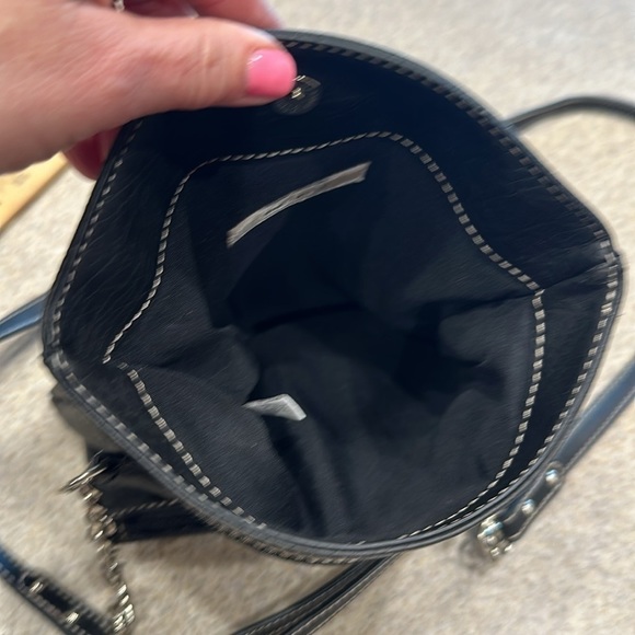 Nine West Crossbody/wristlet CB strap removable, pebbled black man-made leather - Picture 7 of 10